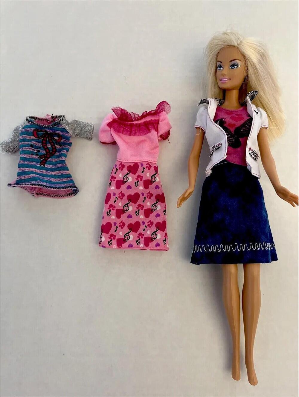 Vintage Mattel Barbie 1998 Blue Glitter Eyeshadow With 3 Outfits Total